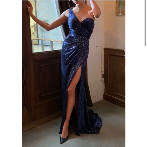 Cinderella Divine Gown - Picture 2 of 5